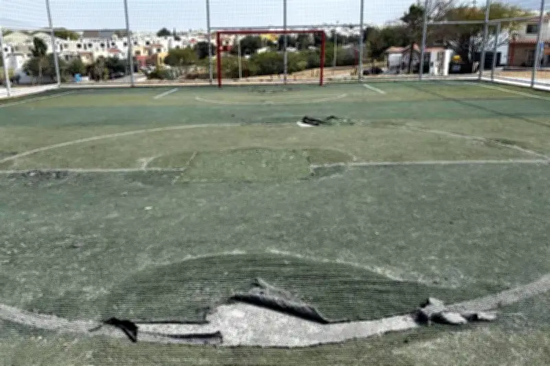 Dos canchas deportivas en abandono total por falta de mantenimiento municipal