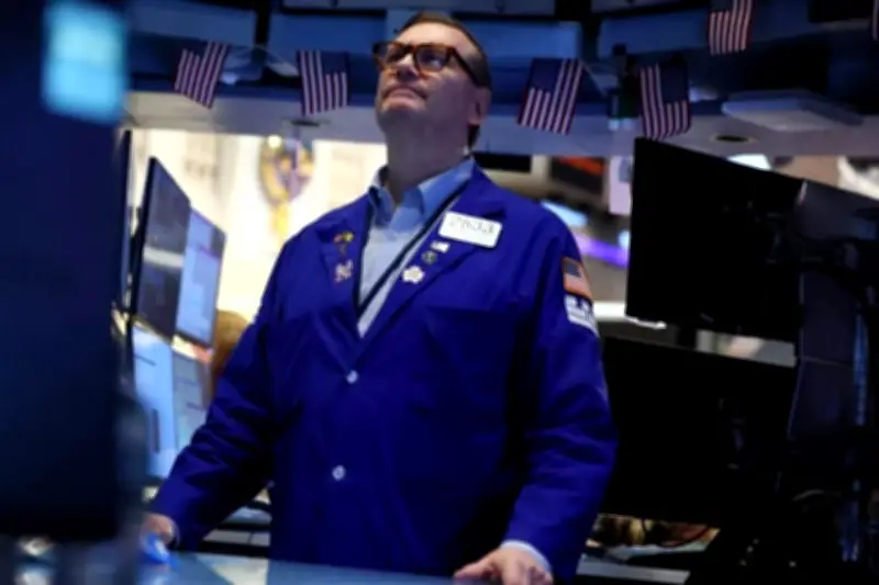 Dow Jones se desploma 500 puntos tras datos inflacionarios de precios al productor