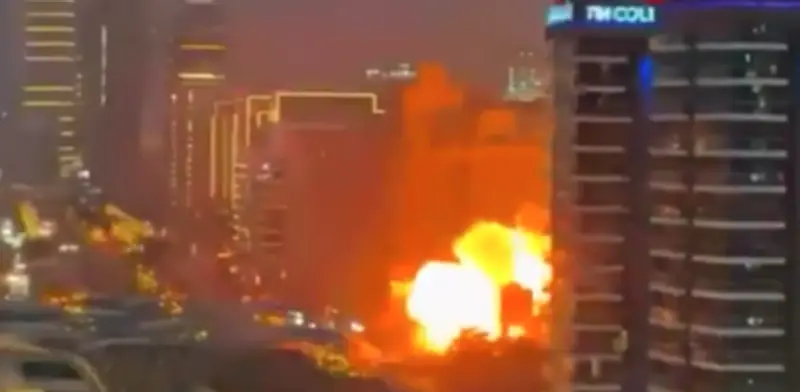 Dron kamikaze impacta hotel de lujo en Dubái tras escalada bélica entre Irán y Occidente