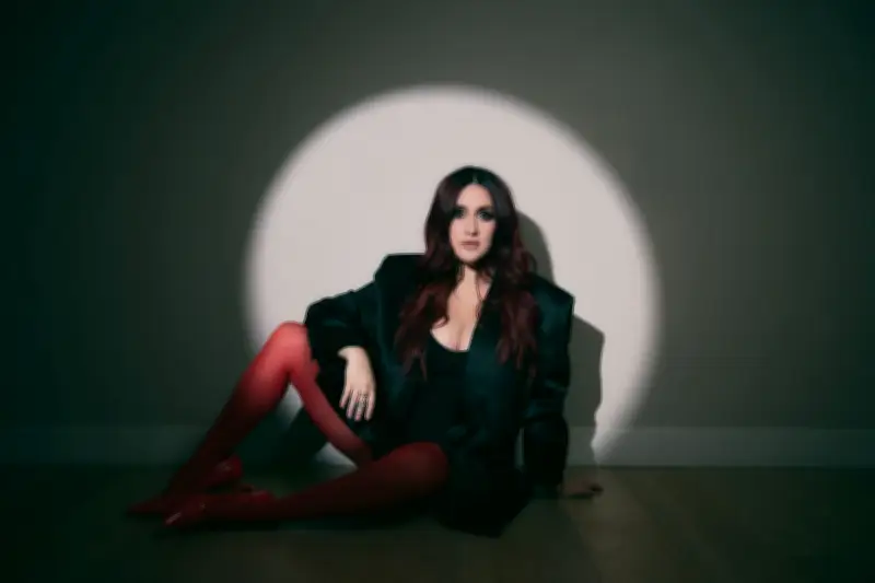 Dulce María continúa sus planes musicales entre embarazo y proyectos personales