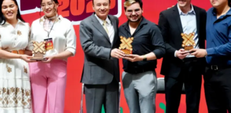 Durazo otorga Premio Estatal de la Juventud 2026 con estímulos de 120 mil pesos