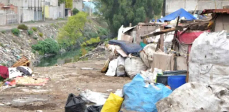 Ecatepec limpia tres predios usados como tiraderos clandestinos históricos