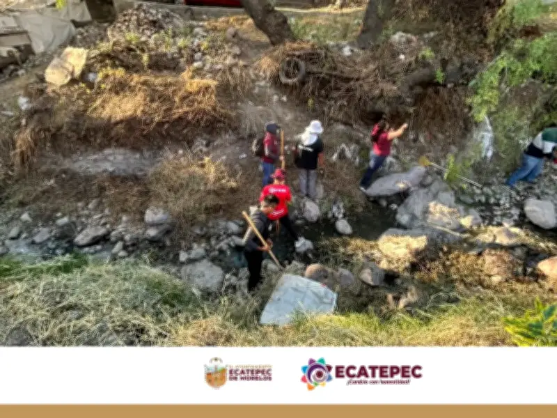 Ecatepec realiza jornada de limpieza en barrancas de El Ostor para prevenir inundaciones