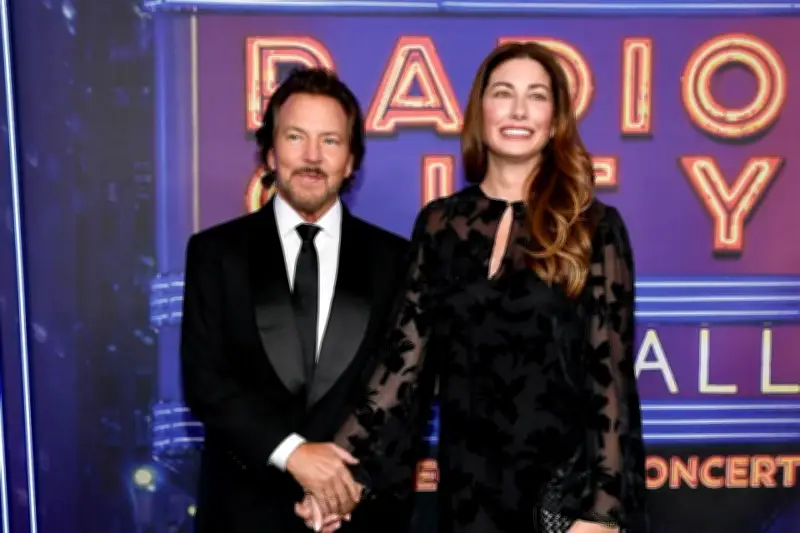 Eddie Vedder Revela su Lado Más Vulnerable en Nueva Canción 'Matter of Time'