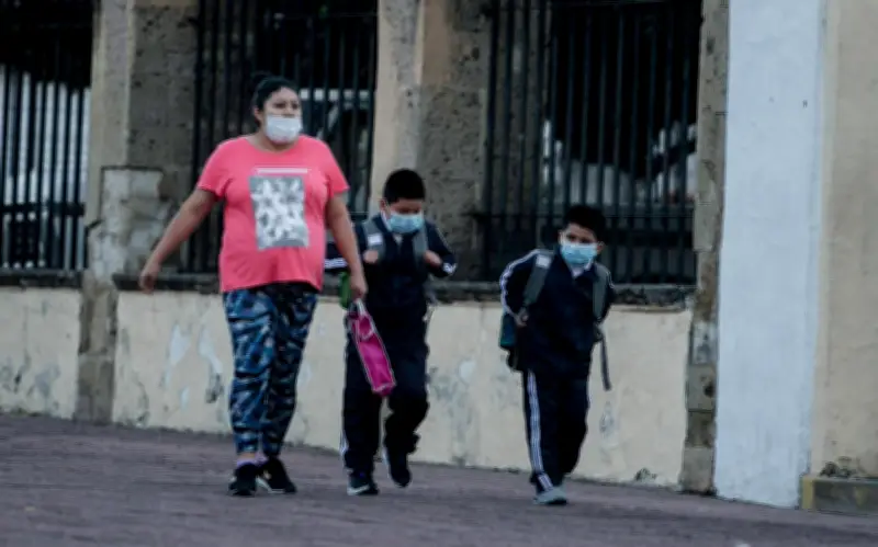 Edomex impone uso obligatorio de cubrebocas en escuelas ante repunte nacional de sarampión