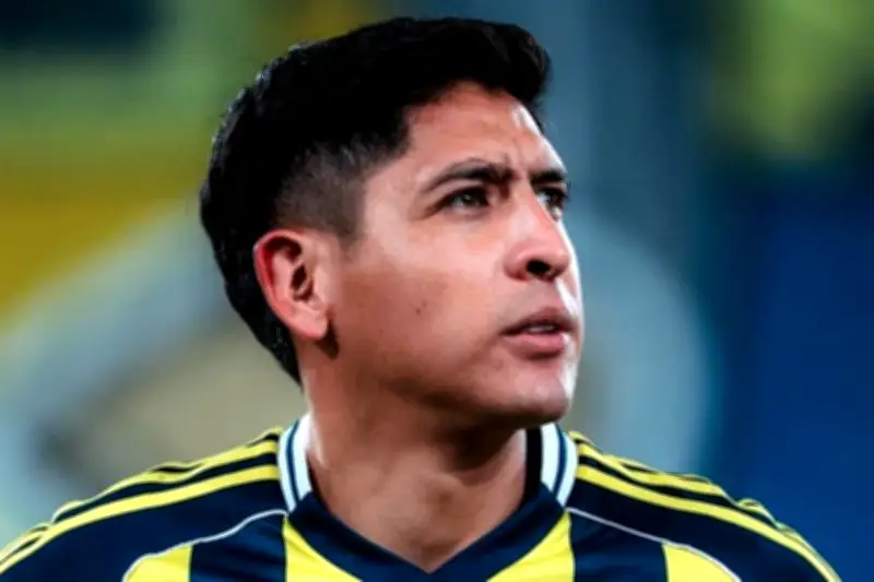 Edson Álvarez es intervenido quirúrgicamente a cuatro meses del Mundial de Qatar 2022