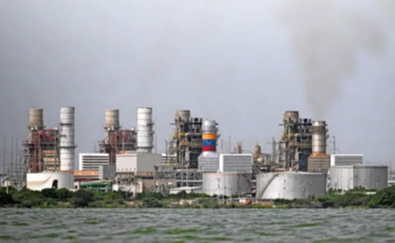 EE.UU. flexibiliza sanciones petroleras a Venezuela con licencias estrictas