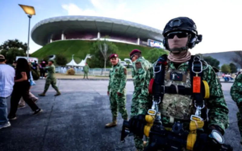 Ejército Mexicano acerca su labor a la afición en el Clásico Nacional con exhibición