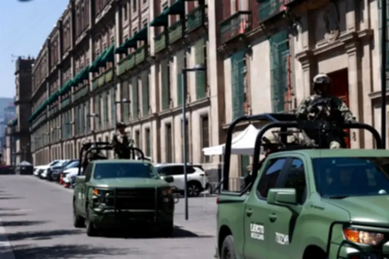 Ejército y Marina resguardan Palacio Nacional con camionetas blindadas