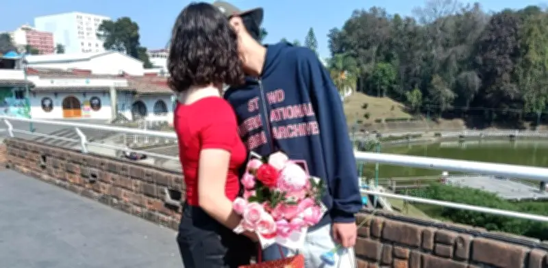 El Amor Juvenil en la Era Digital: Cómo Bad Bunny Transforma las Declaraciones Románticas