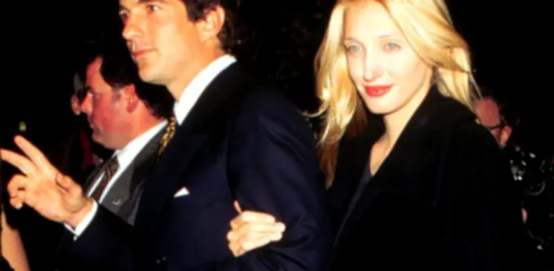 El armario secreto de Carolyn Bessette-Kennedy se subasta en Londres: legado de elegancia noventera