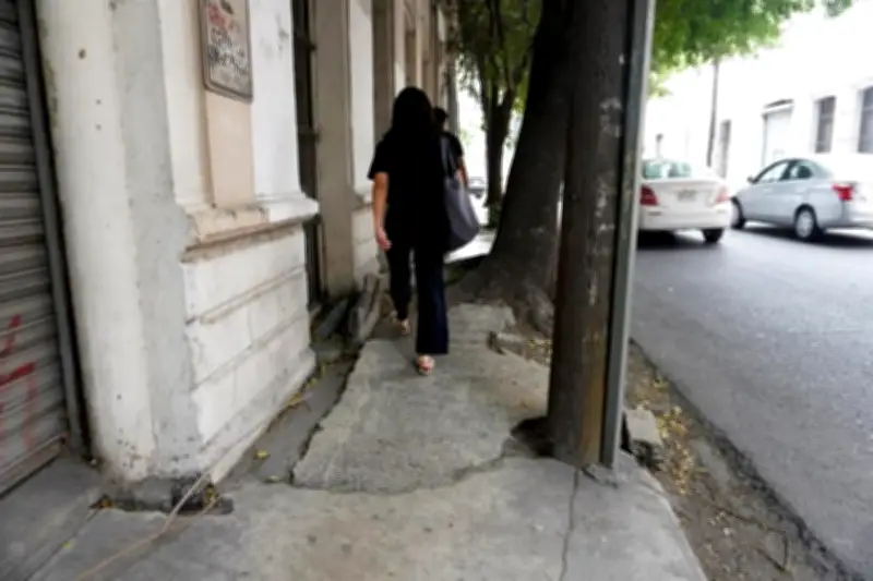 El Estado Impone Nueva Norma Obligatoria para Banquetas en Zonas Urbanas