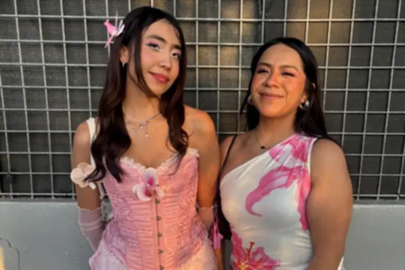 El estilo 'coquette' invade a los fans antes del show de Kali Uchis en México