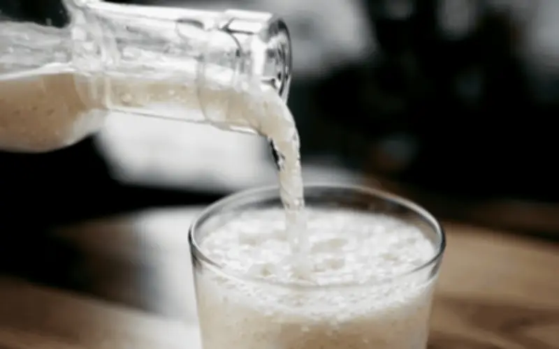 El Kéfir: Una Bebida Milenaria con Beneficios Saludables para el Cuerpo