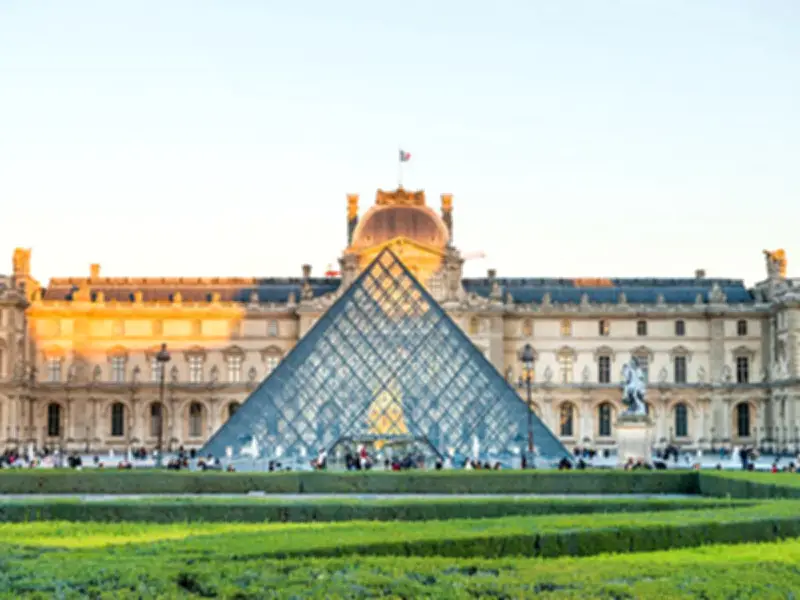 El Louvre enfrenta crisis de reputación tras inundaciones y robos en París