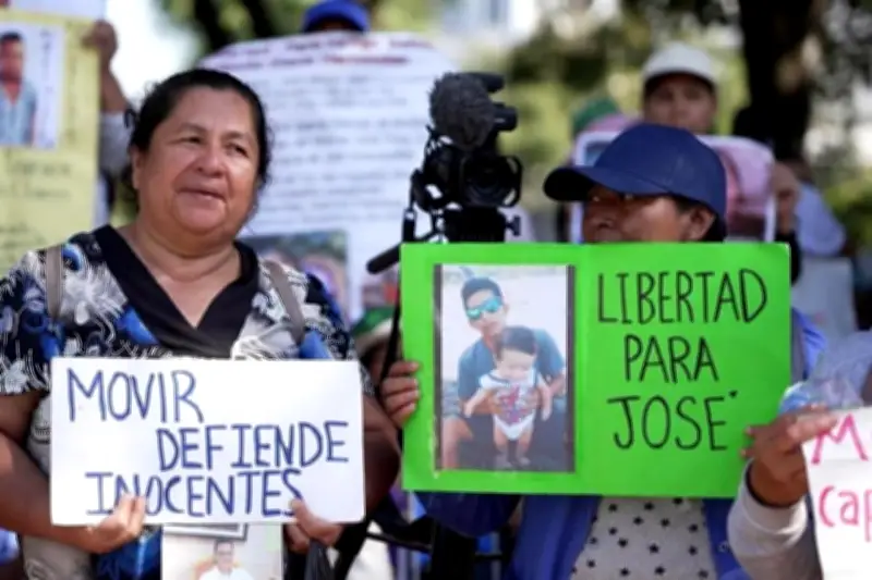 El Salvador rechaza juicios masivos contra pandilleros por violaciones procesales