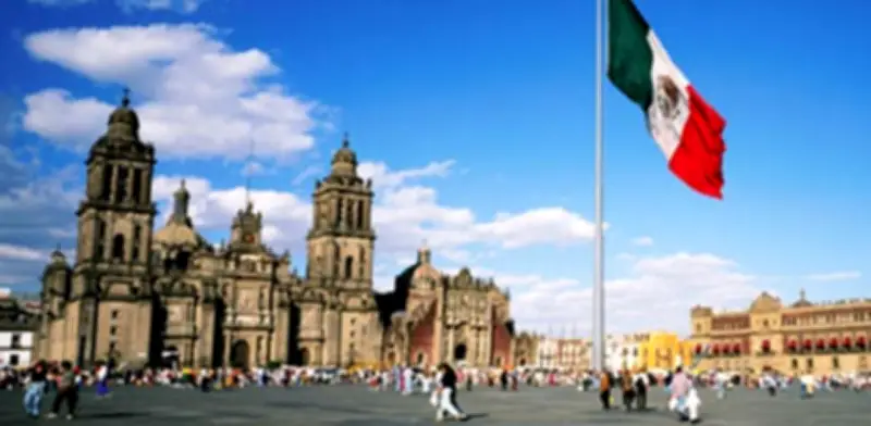 El Zócalo de la CDMX: Un Paseo por la Historia y la Cultura Viva de México