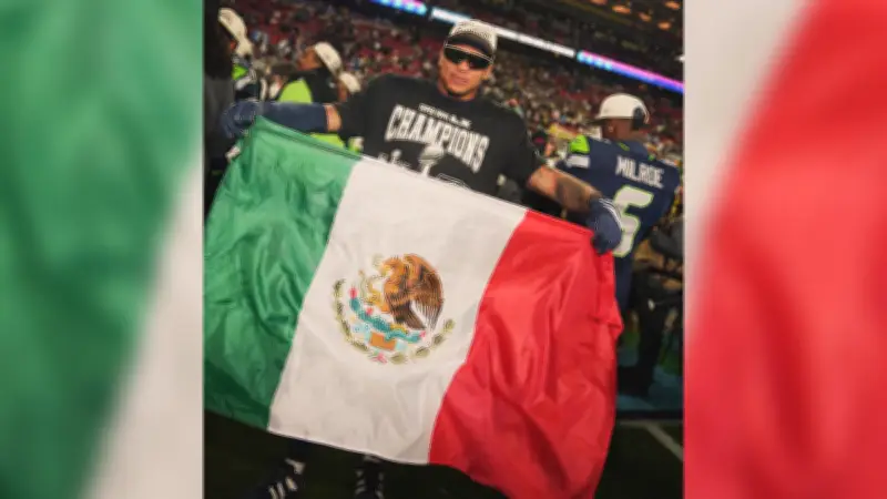 Elijah Arroyo celebra el Super Bowl con la bandera de México, honrando sus raíces
