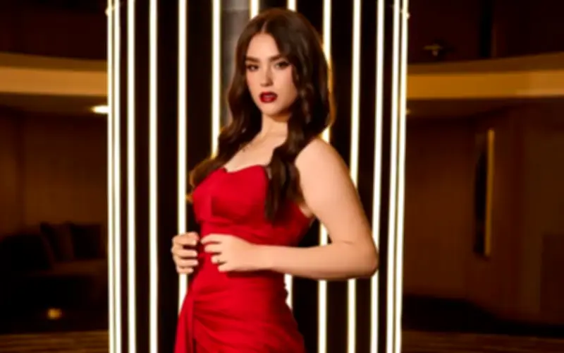 Emily Álvarez, hija de 'Canelo', brilla en su debut en la New York Fashion Week