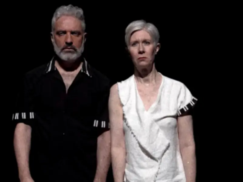 Encajonados: Danza y Filosofía se Unen en el CCEM para Escuchar el Cuerpo