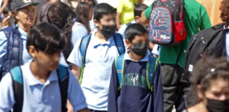 Escasez y sobreprecio de cubrebocas en Guadalajara ante brote de sarampión