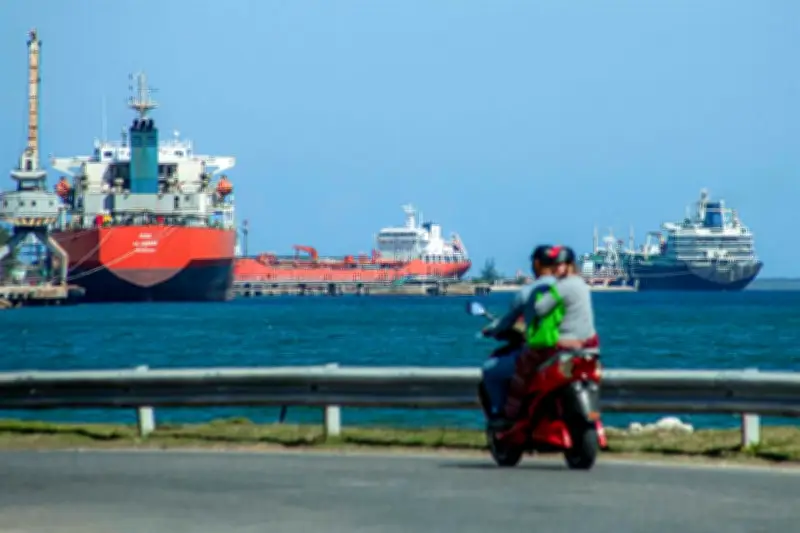 Estados Unidos autoriza venta de petróleo a Cuba bajo condiciones específicas
