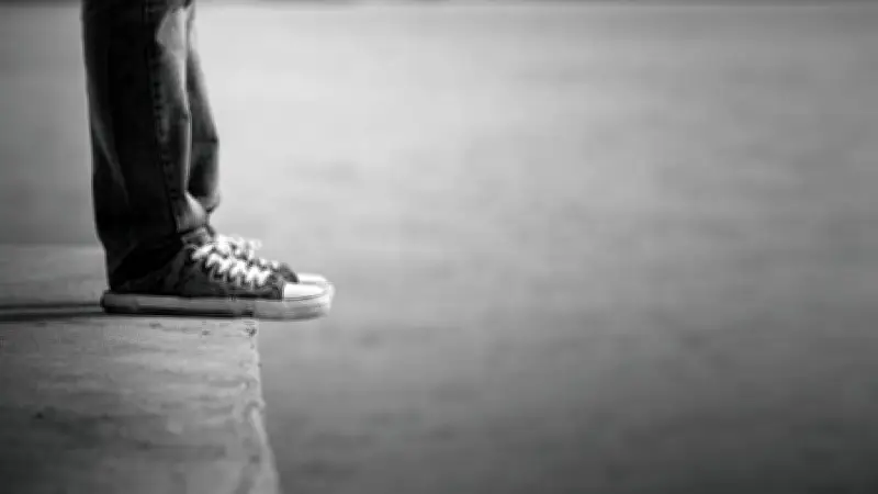 Estudiante de Derecho fallece tras lanzarse de edificio universitario en Villahermosa