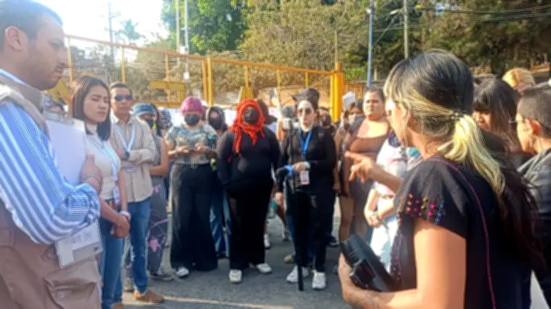 Estudiantes de la UAEM toman campus principal exigiendo localización de compañera desaparecida