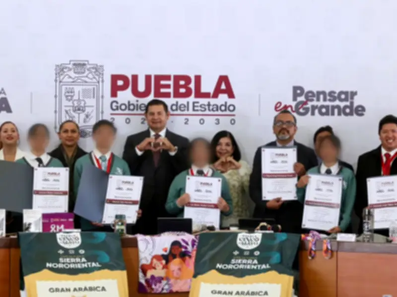 Estudiantes poblanos del CECyTE brillarán en ferias científicas internacionales con innovadoras apps