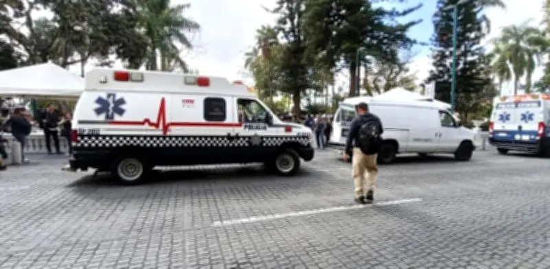 Estudiantes se desmayan en ceremonia del Día de la Bandera en Xalapa por larga espera y frío