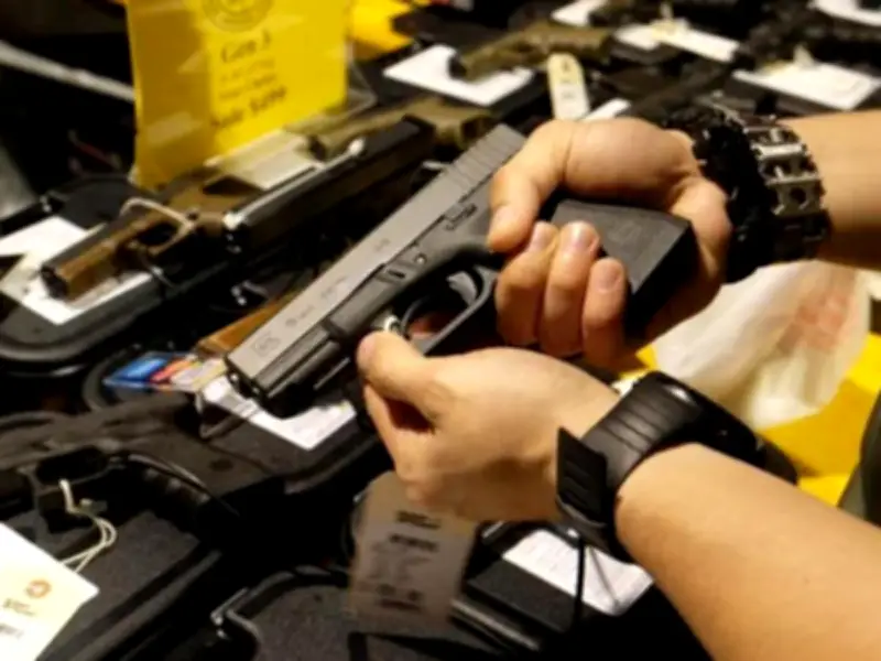 EU permite legalmente que condenados por violencia de género tengan armas de fuego