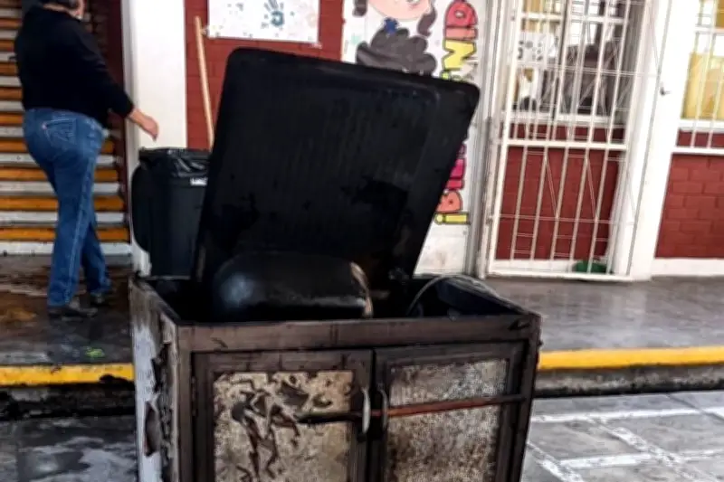 Evacúan a 38 alumnos por conato de incendio en primaria de Monterrey