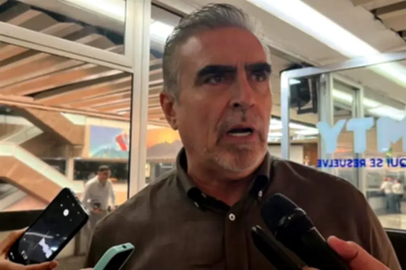 Exalcalde de Monterrey César Garza enfrenta cuestionamientos por desconocimiento de contratos