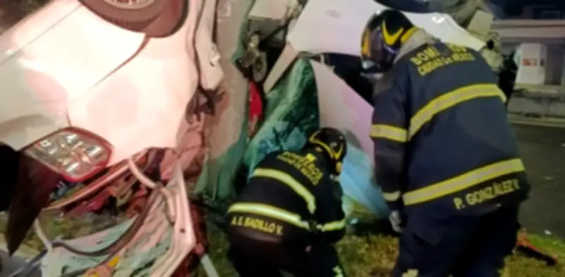 Exceso de velocidad causa muerte de conductor en accidente vial en Viaducto-Tlalpan