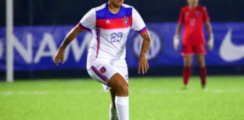 Exfutbolista anónimo cubrirá cirugía de Claudia Cid tras lesión en Albania