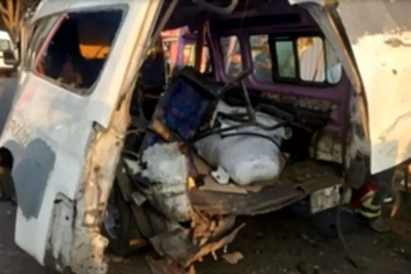 Explota tanque de gas en combi de Iztapalapa; hay varios heridos