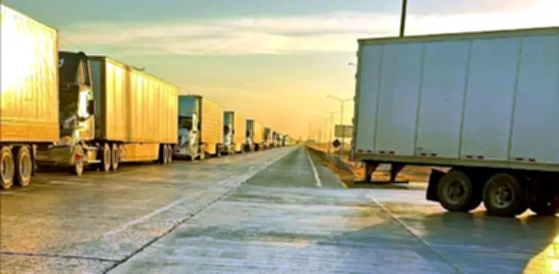 Falla Aduanal Paraliza Comercio: Filas de 48 km en Puentes de Nuevo Laredo