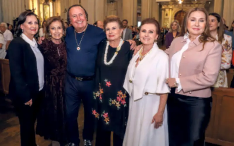 Familia Michel Velasco conmemora aniversario luctuoso de sus padres en Catedral de Guadalajara