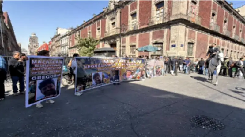 Familiares Bloquean Eje Central en CDMX por Desaparición de 4 Turistas en Mazatlán