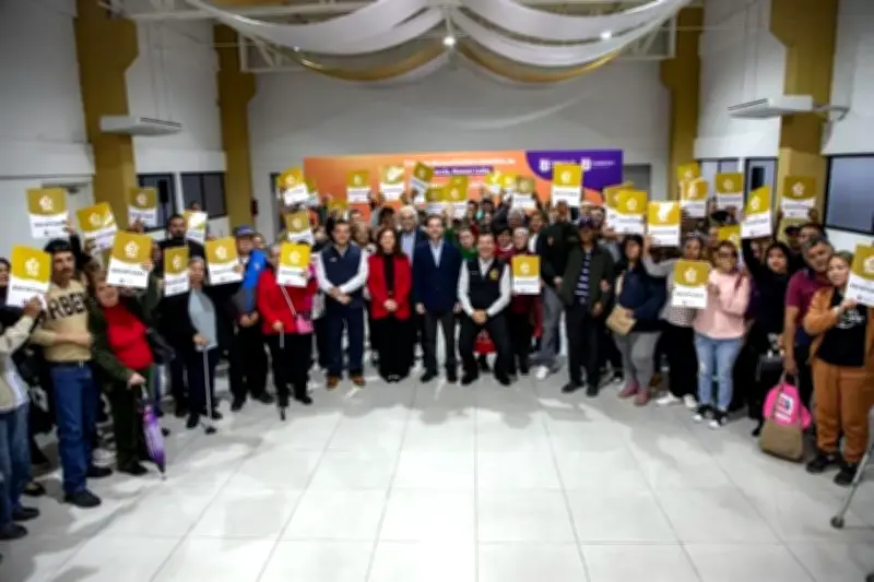 Familias de García, Nuevo León, Reciben Escrituras de Vivienda en Ceremonia Gubernamental