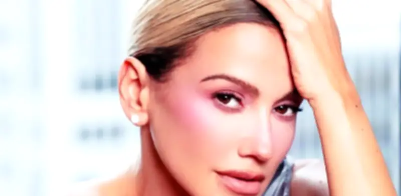 Fanny Lu celebra 20 años de 'Lágrimas cálidas' y debuta como actriz de voz en cine animado