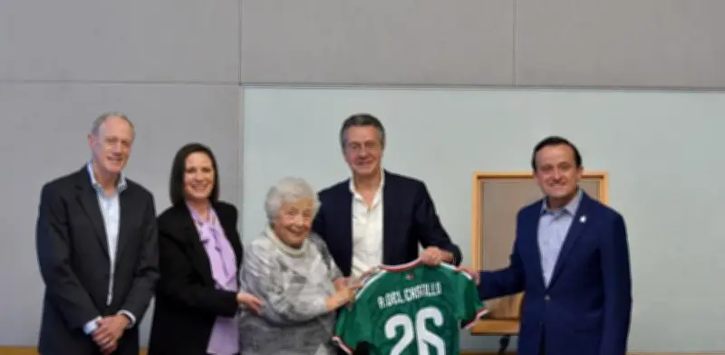 Femexfut honra a Rafael del Castillo, artífice del Mundial 86, con retrato en Salón de Presidentes