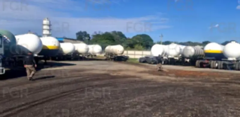 FGR asegura 82 mil litros de huachicol y flotilla de 149 vehículos en Veracruz