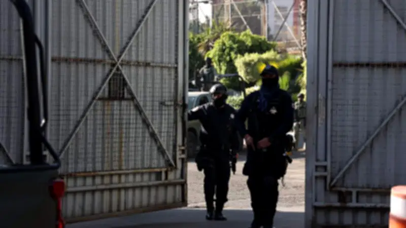 FGR entrega cuerpo de 'El Mencho' en CDMX tras protocolos forenses y traslado en carrozas fúnebres