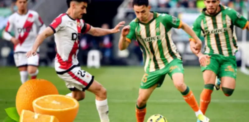 Fidalgo brilla en España mientras Betis estrena playera ecológica de naranjas
