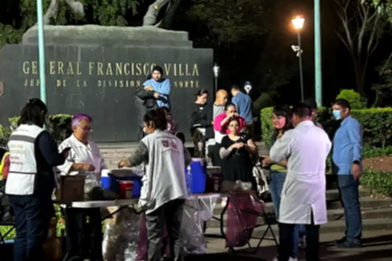 Filas Interminables para Vacunas Nocturnas contra Sarampión en Benito Juárez