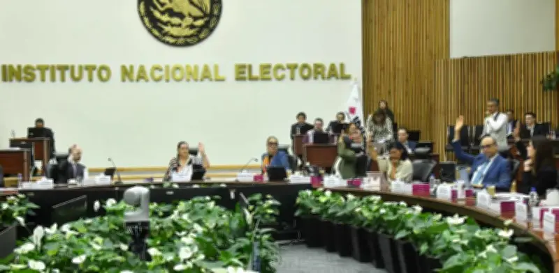 Filtración de reforma electoral amenaza al INE y 13 mil empleos, advierte consejero Faz