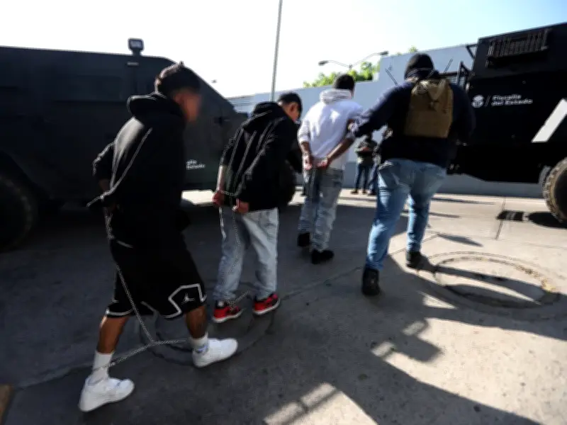 Fiscalía de Jalisco envía a Puente Grande a 17 detenidos más por narcobloqueos y saqueos