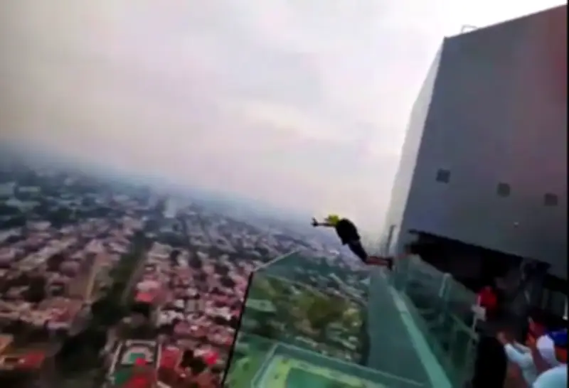 Fiscalía de Jalisco investiga salto en parapente desde Hotel RIU por posibles delitos y omisiones