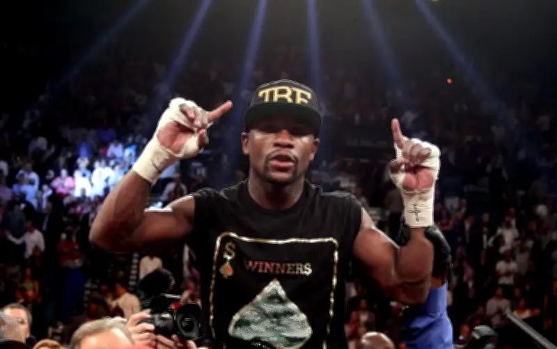 Floyd Mayweather anuncia su regreso profesional al boxeo tras exhibición con Tyson